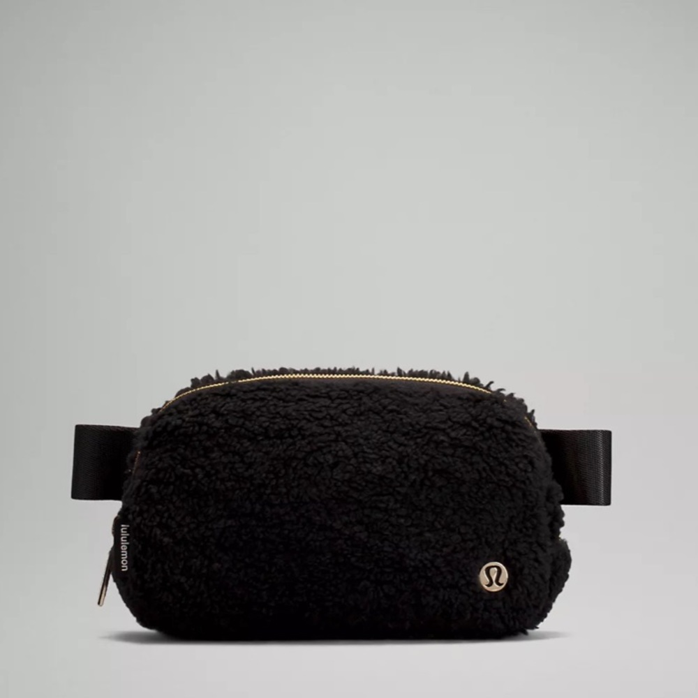 Everywhere Belt Bag 1L 
Fleece